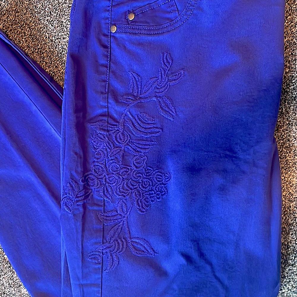 NWT! Beautiful Floral Embroidered Indigo Pants, women size 20W - Picture 3 of 11